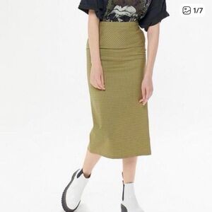 Fitted midi skirt